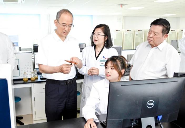 省委书记黄强到吉林农业大学调研